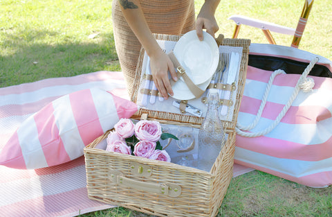 Classic Willow Picnic Basket with carry strap