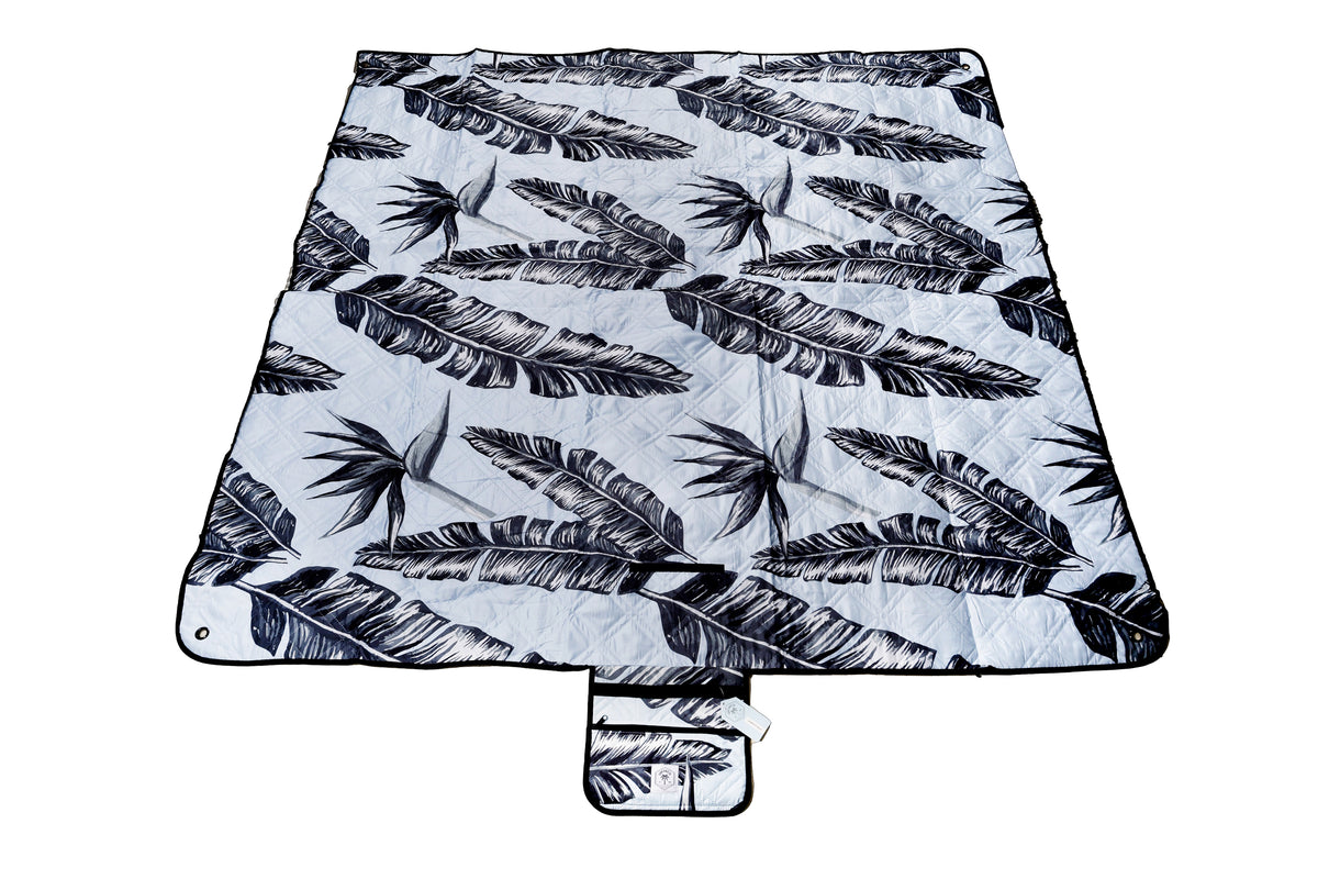 2x2m Premium Picnic Mat Blanket, Waterproof Base, Carry Strap, Storage Pocket, 4 Ground Pegs - Sorrento