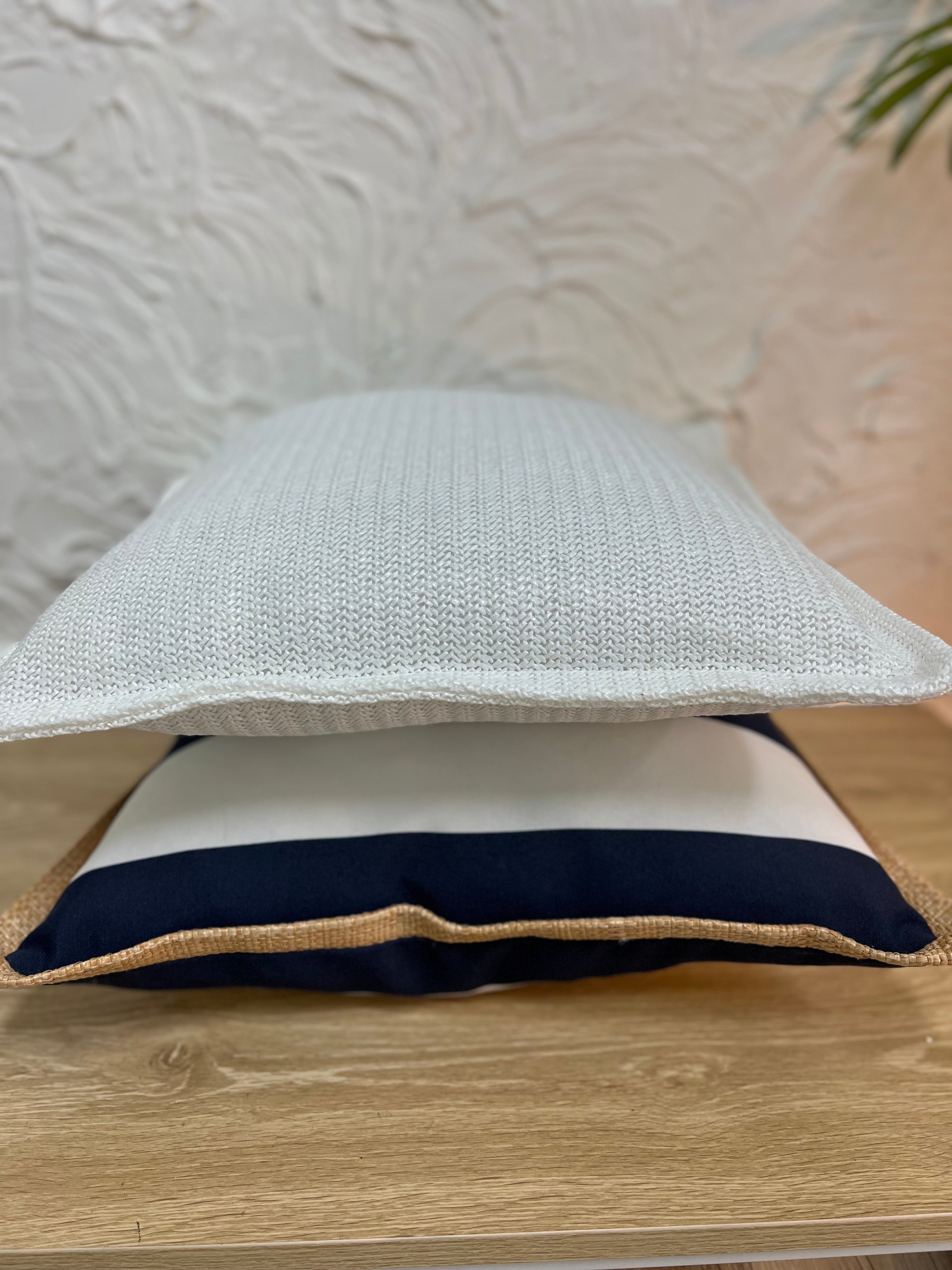 Elegant white outdoor cushion, 45 x 45 x 5 cm, ideal for garden seating